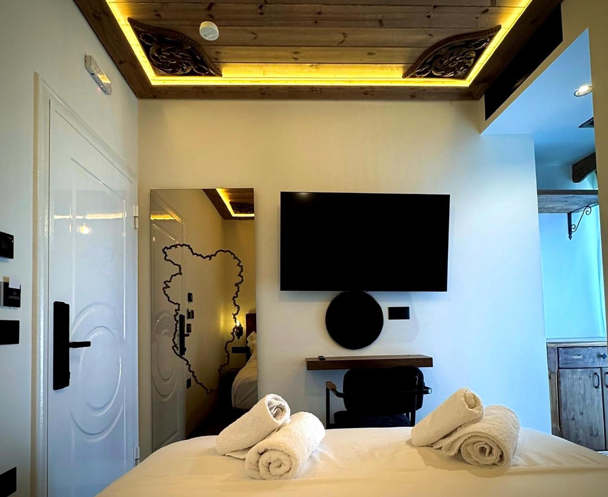 Boutique Hotel Empire Of Martin Gjirokastër 外观 照片