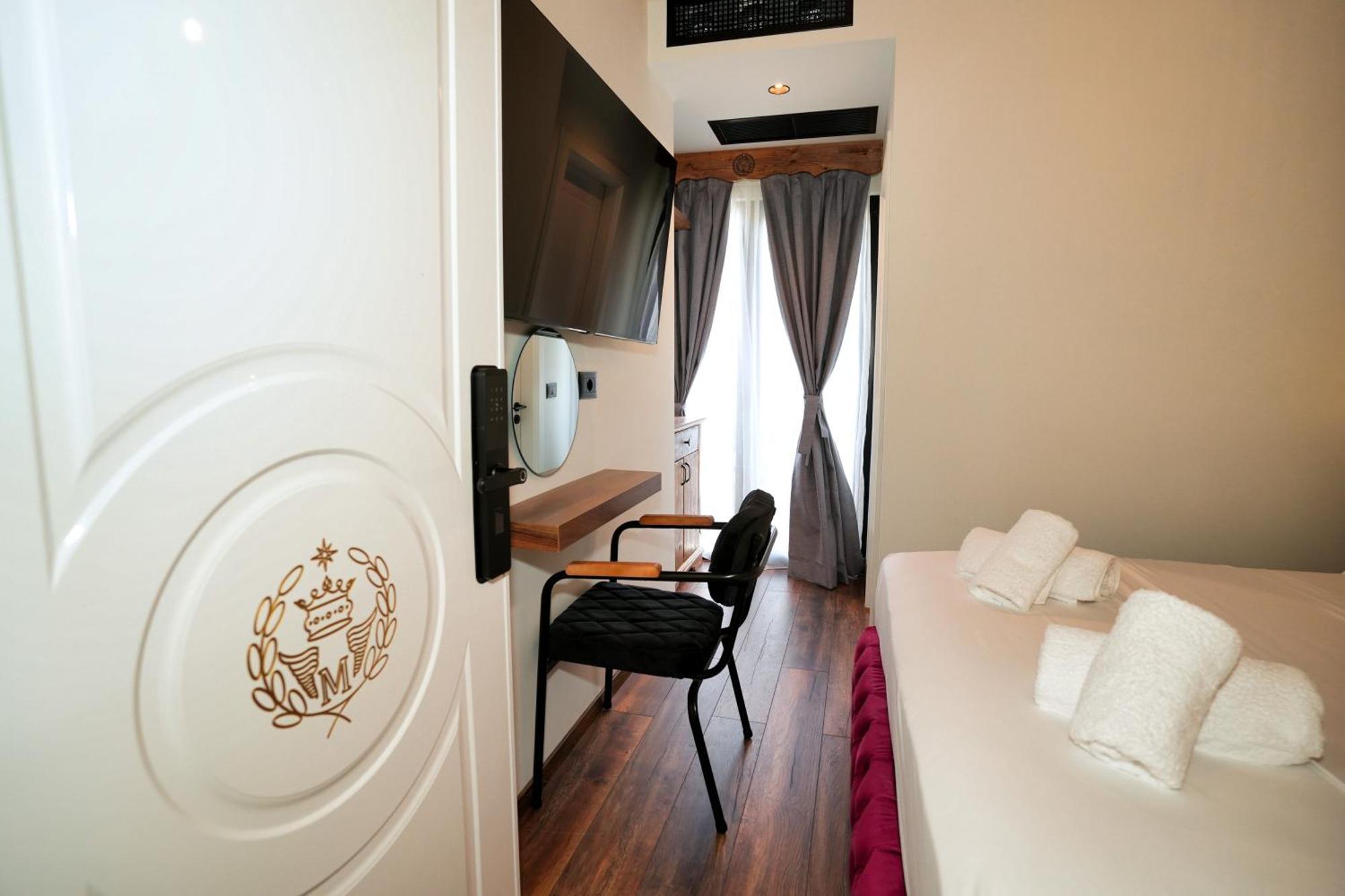 Boutique Hotel Empire Of Martin Gjirokastër 外观 照片