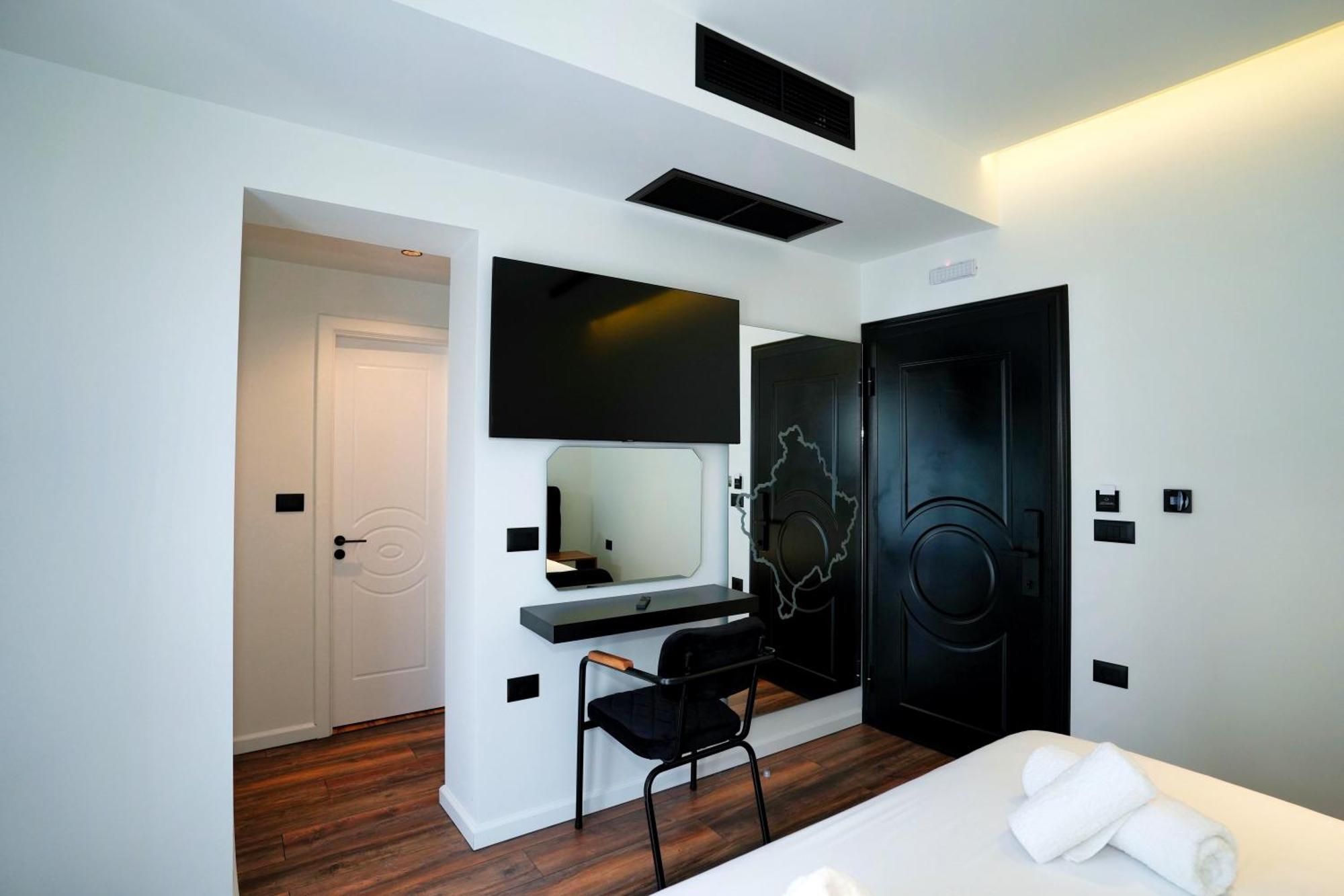 Boutique Hotel Empire Of Martin Gjirokastër 外观 照片